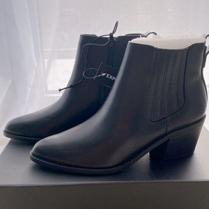 EXPRESS **BRAND NEW** Black Shortie Boots/ Size 7